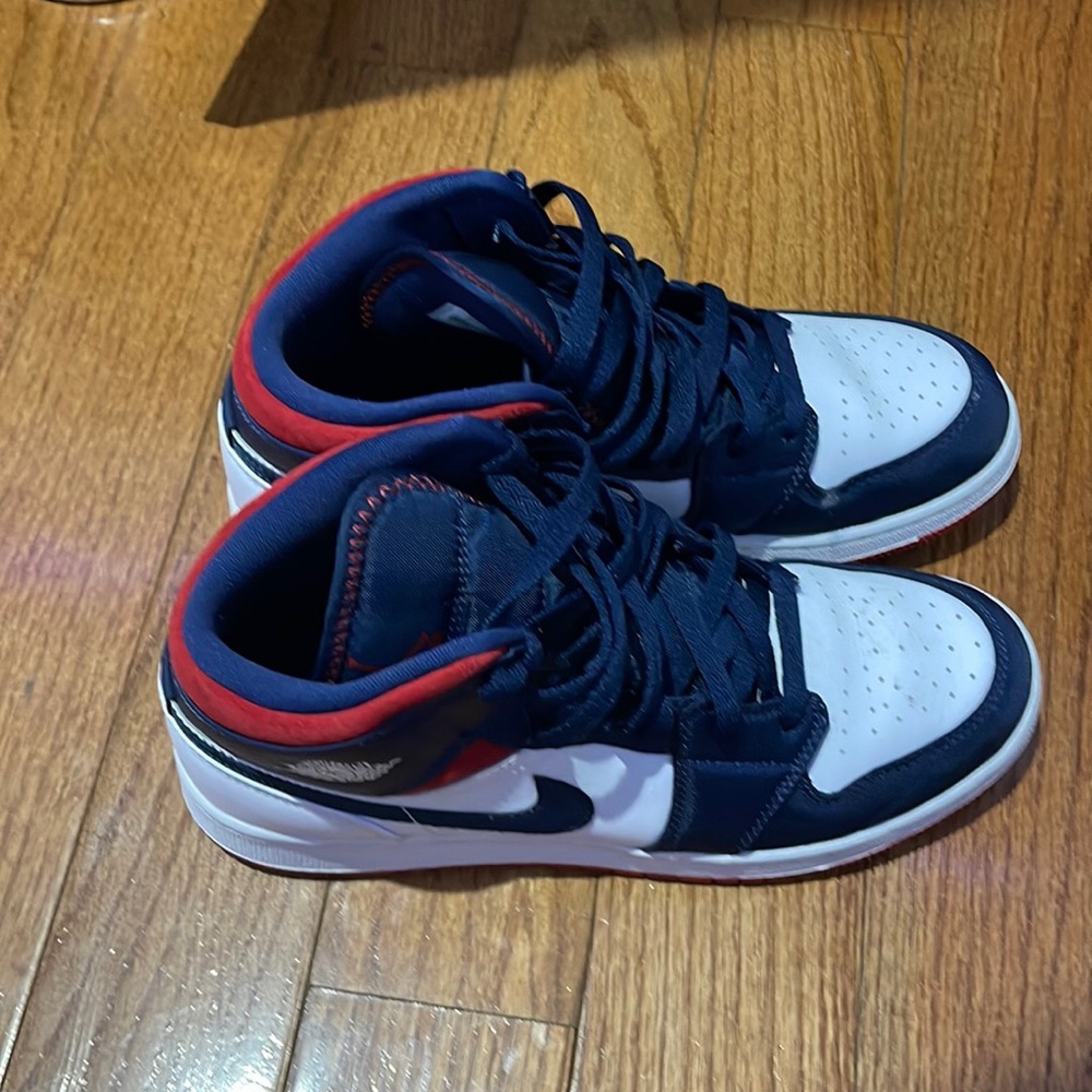Air jordan 1 mid (kids size )